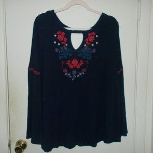 Tribekka 44 Embroidered Top Navy Size 1X